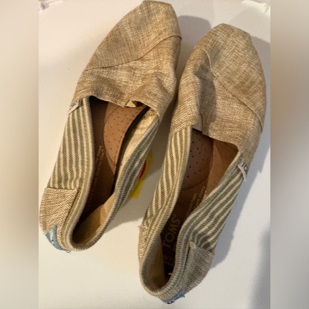 Toms. Size 7.5. Color- linen. Used like new